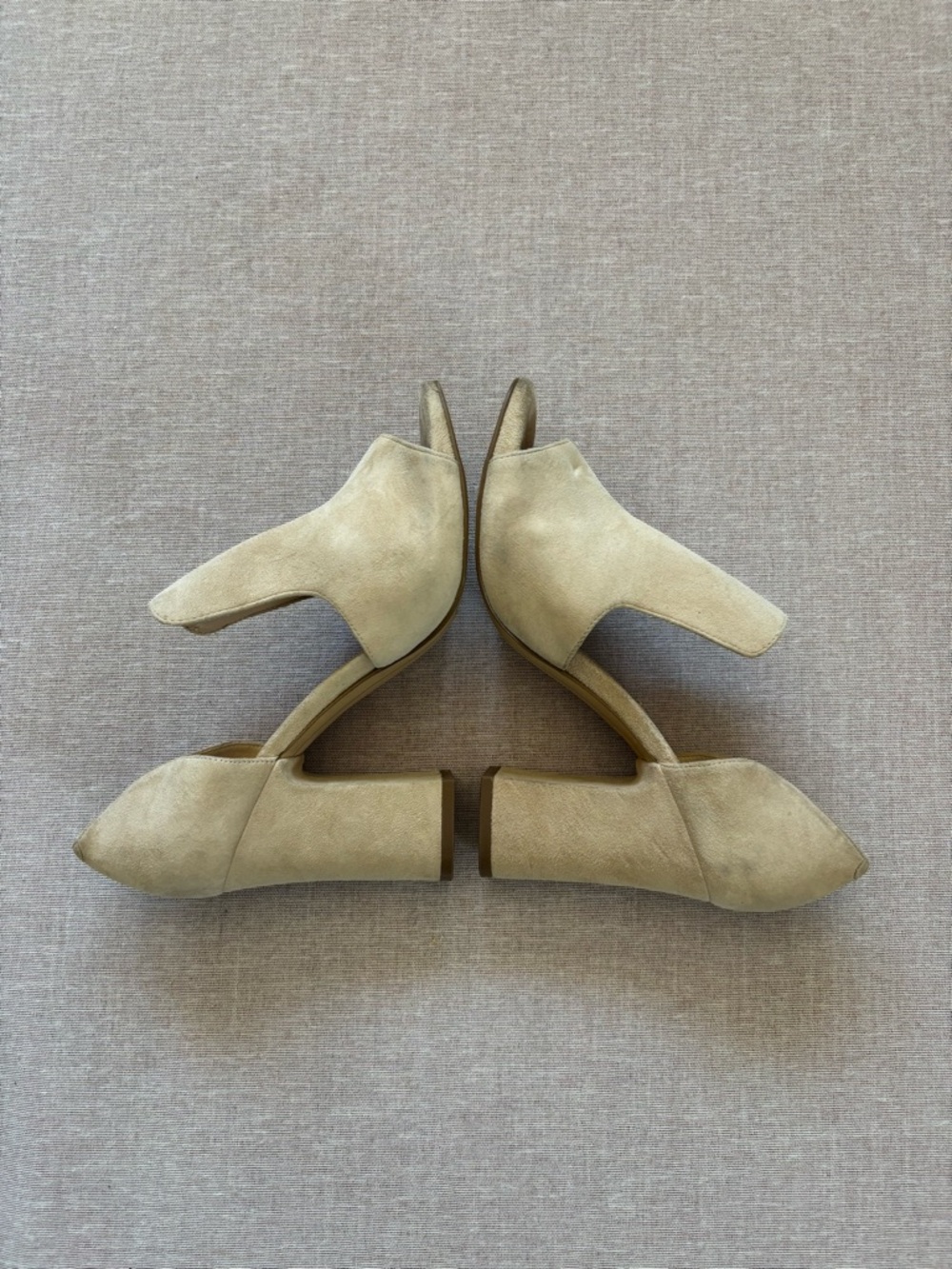 Karl Lagerfeld Paris cream suede d’Orsay cutout peep toe pumps 6.5 - Picture 3 of 10